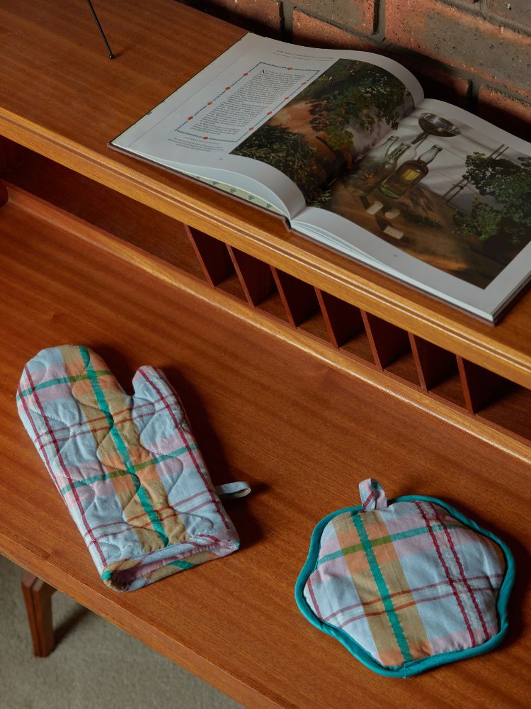 Confetti Plaid Oven Mitt