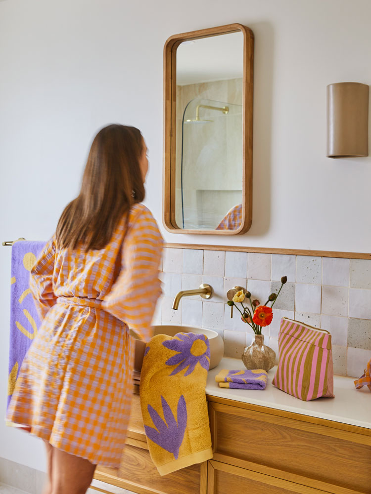 Kumquat Bloom Seersucker Short Robe