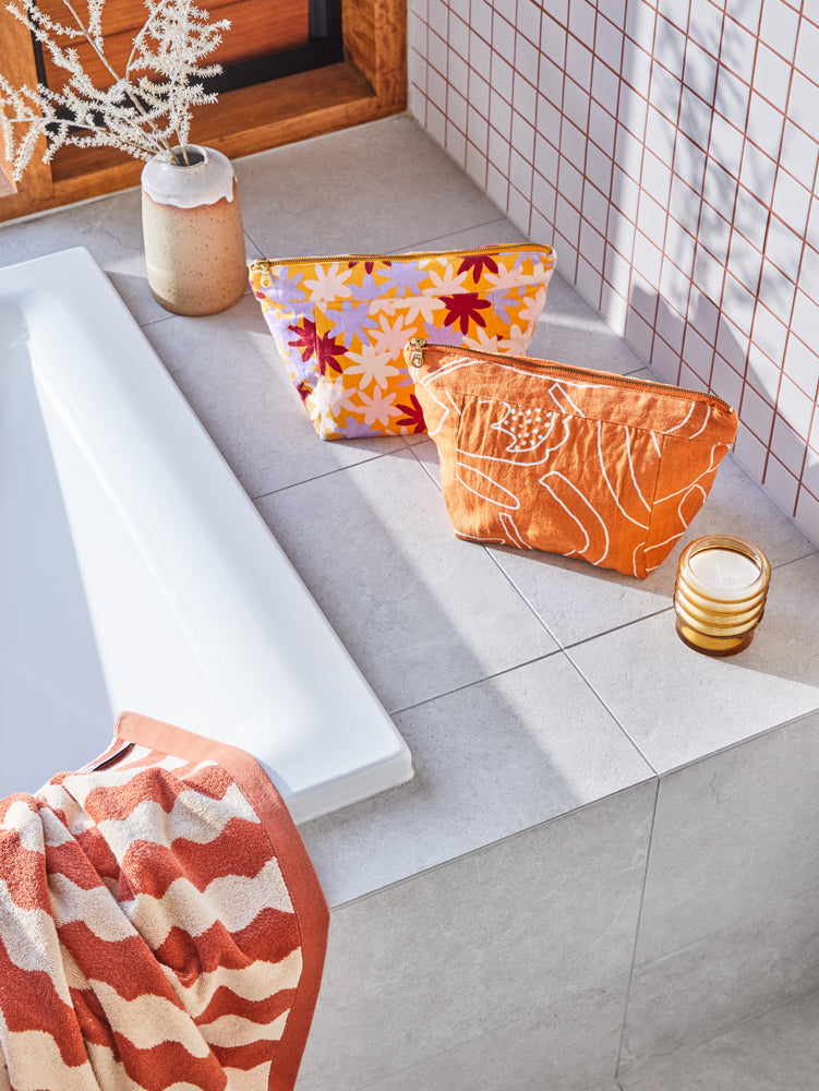 COSMETIC + TOILETRY BAGS