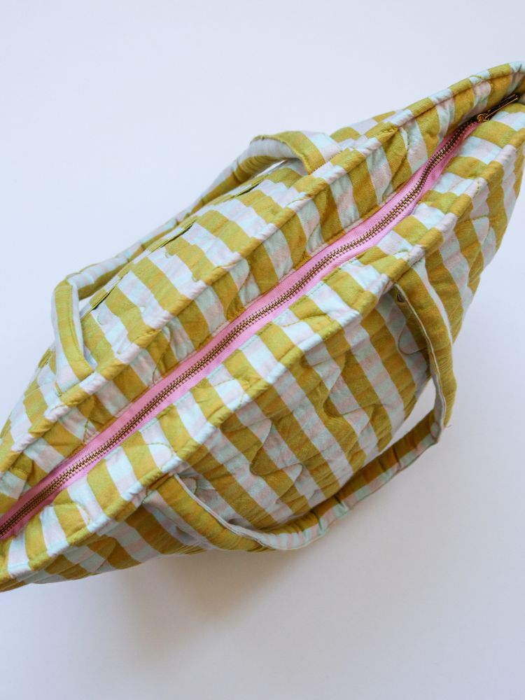 Pink Quartz Seersucker Quilted Bag