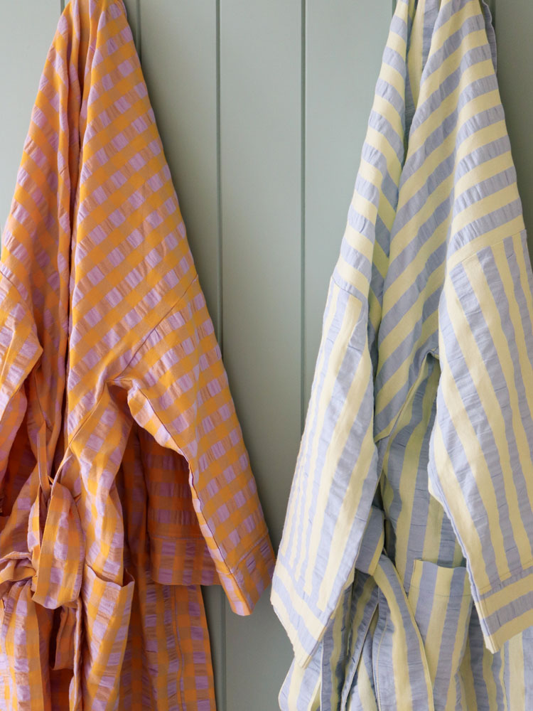 Kumquat Bloom Seersucker Short Robe