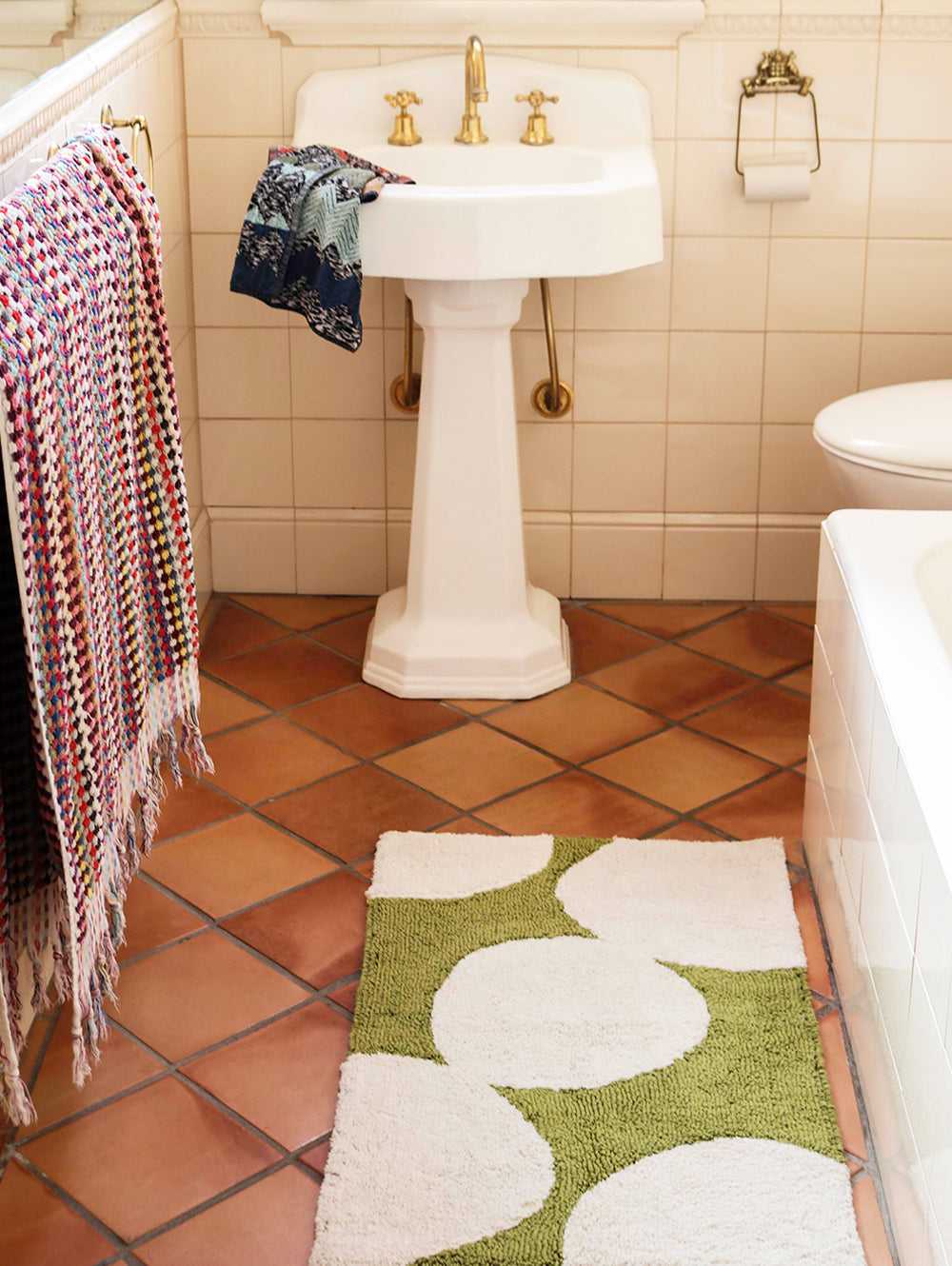 Mosey Me Cotton Tufted Olive Green Bath Mat